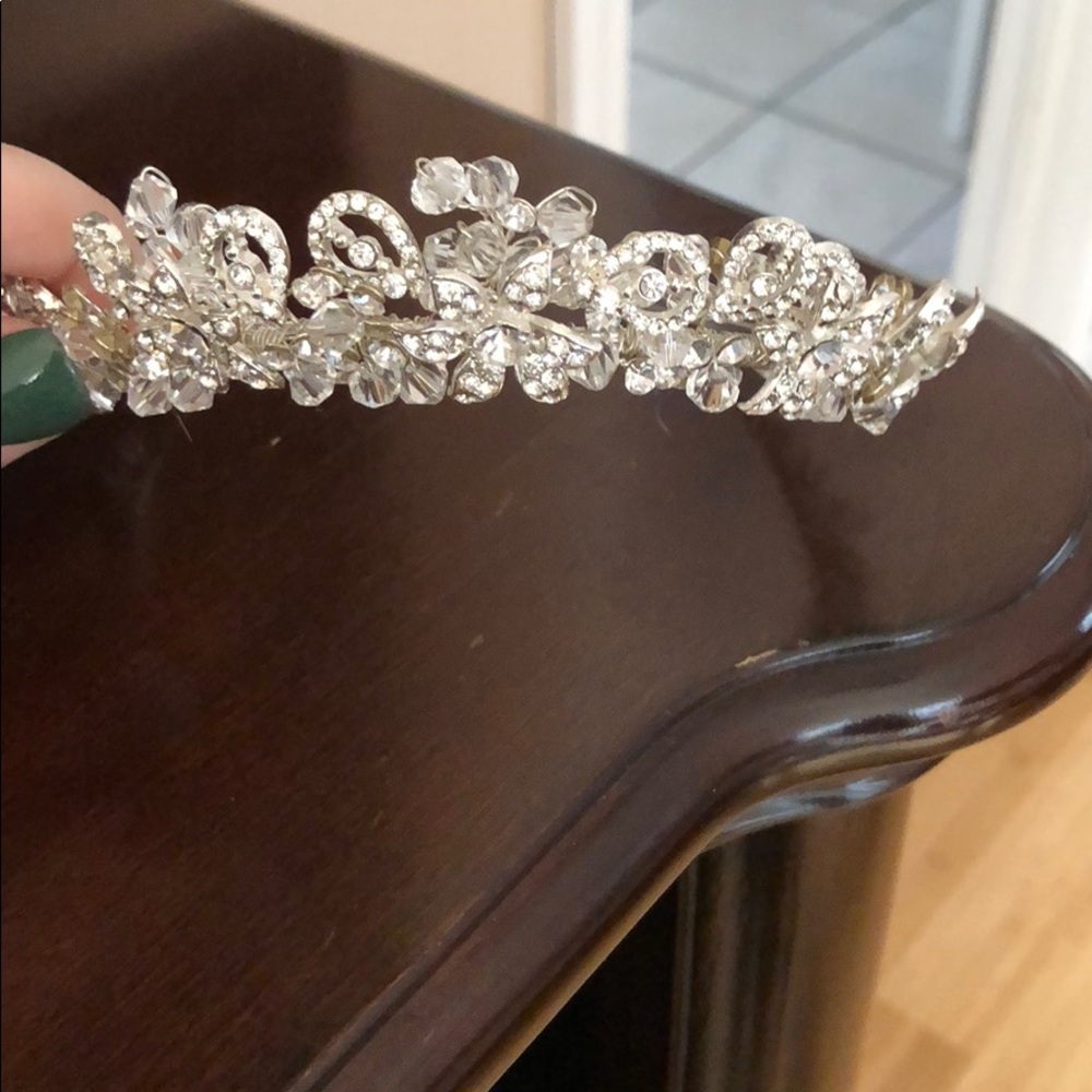 Bridal headpiece amazing detail